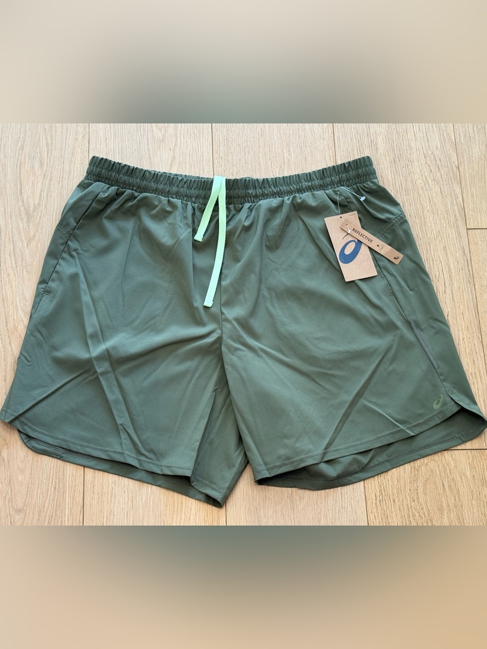 ASICS Reflective Performance Running Shorts XL BNWT Athletic Gym Training Green
